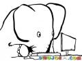 Dibujo De Elefante Utilizando Una Computadora Para Pintar Y Colorear