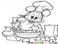 Dibujo De Mickeymouse Batiendo Huevos Para Pintar Y Colorear