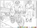 Dibujo De Ciclista Paseando A Un Perro A La Par De Una Mesera En Patines Para Pintar Y Colorear