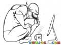 Dibujo De Hacker Sentado En El Suelo Con Una Mac De Escritorio Para Pintar Y Colorear