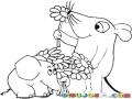 Dibujo De Elefantito Y Ratonsote Para Pintar Y Coloreae Elefante Enano Y Raton Gigantes Dandose Flores