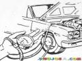 Dibujo De Mecanico Midiendo Las Compresiones De Un Vehiculo Para Pintar Y Colorear