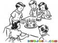 Dibujo De Una Celebracion De Cumpleanos Para Pintar Y Colorear Nino Cumpleanero Celebrando Cumpleanos Con Sus Amiguitos Cantando Happy Birthday To You