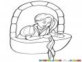 Dibujo De La Princesa Rapunzel Exprimiendose El Pelo En La Ventana Porque Aun No Existian Las Secadoras De Pelo