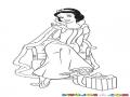 Blanca Nieves Con Regalo Dibujo De La Princesa Blancanieves Con Un Regalo En Sus Pies Para Pintar Y Colorear A Snowwhite En Navidad