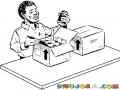 Dibujo De Negrito Farmaceutico Para Pintar Y Colorear A Un Empacador Moreno Acomodando Frascos De Medicina En Cajas De Carton