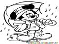 Colorear a Mickey con sombrilla bajo la lluvia