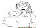 Dibujo De Mama E Hijo En Una Laptop Para Pintar Y Colorear
