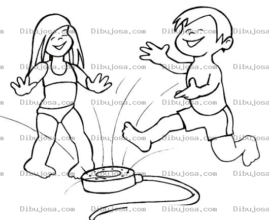Dibujo para colorear Dibujo De Ninos Jugando En Con Agua Con Una Regadera De Manguera Y Ropa De Verano Para Pintar Y Colorear